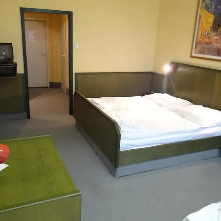 Hotel Na Ostrove